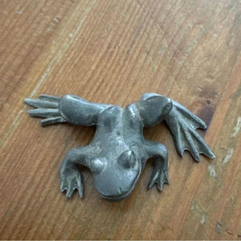 Vintage Decorative Frog Figurine Set - Pewter / JJ